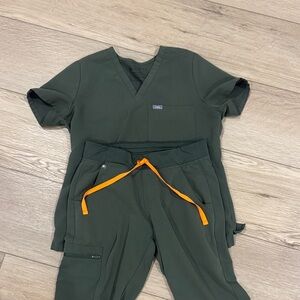 Figs Women's Scrub Set in Dark Green with Orange Accents size small